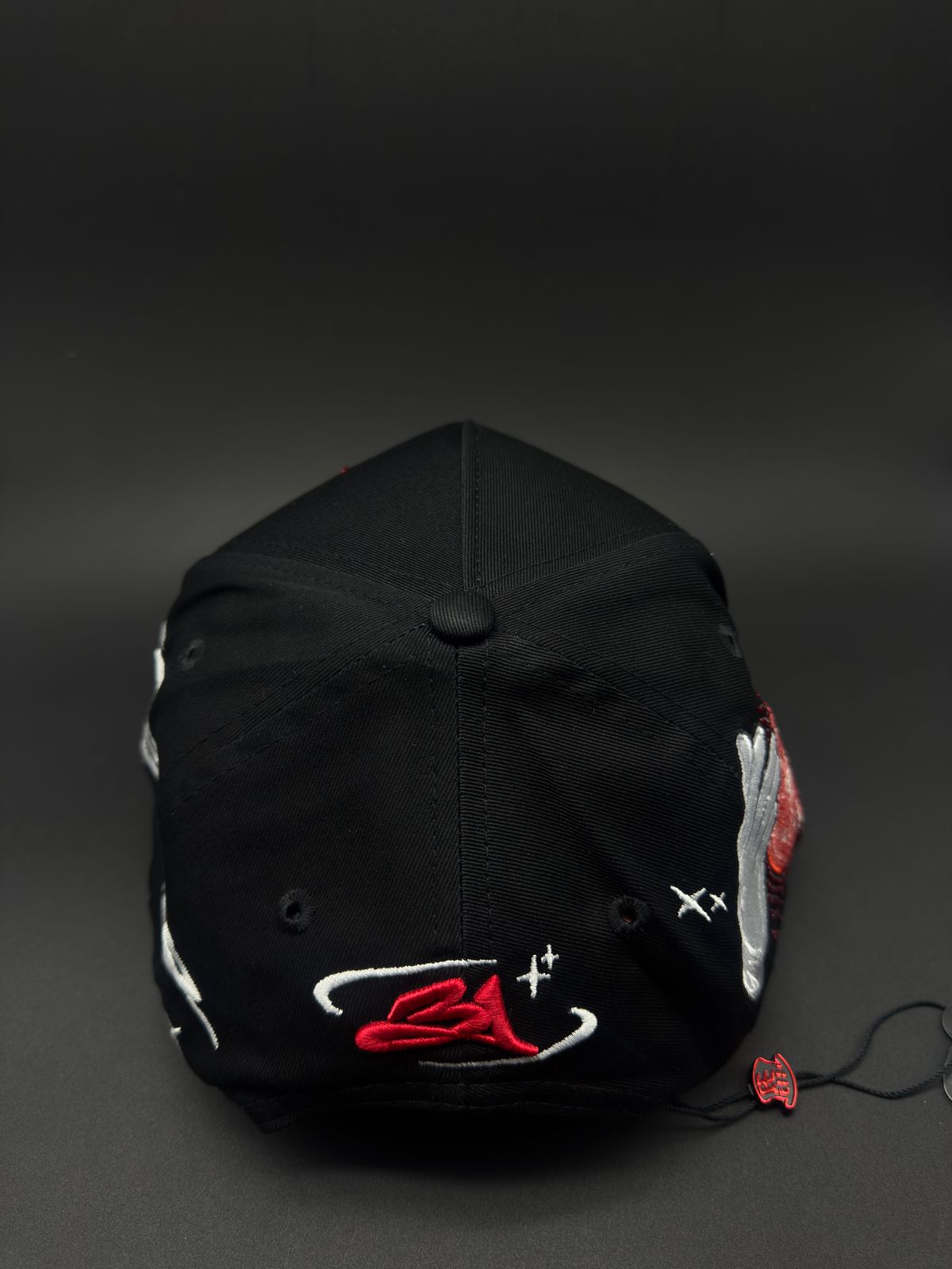 THIRTY ONE HATS MAGO RED