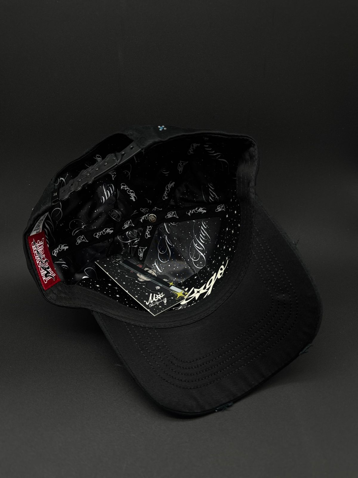 THIRTY ONE HATS " EL MAGO UNIVERSE "