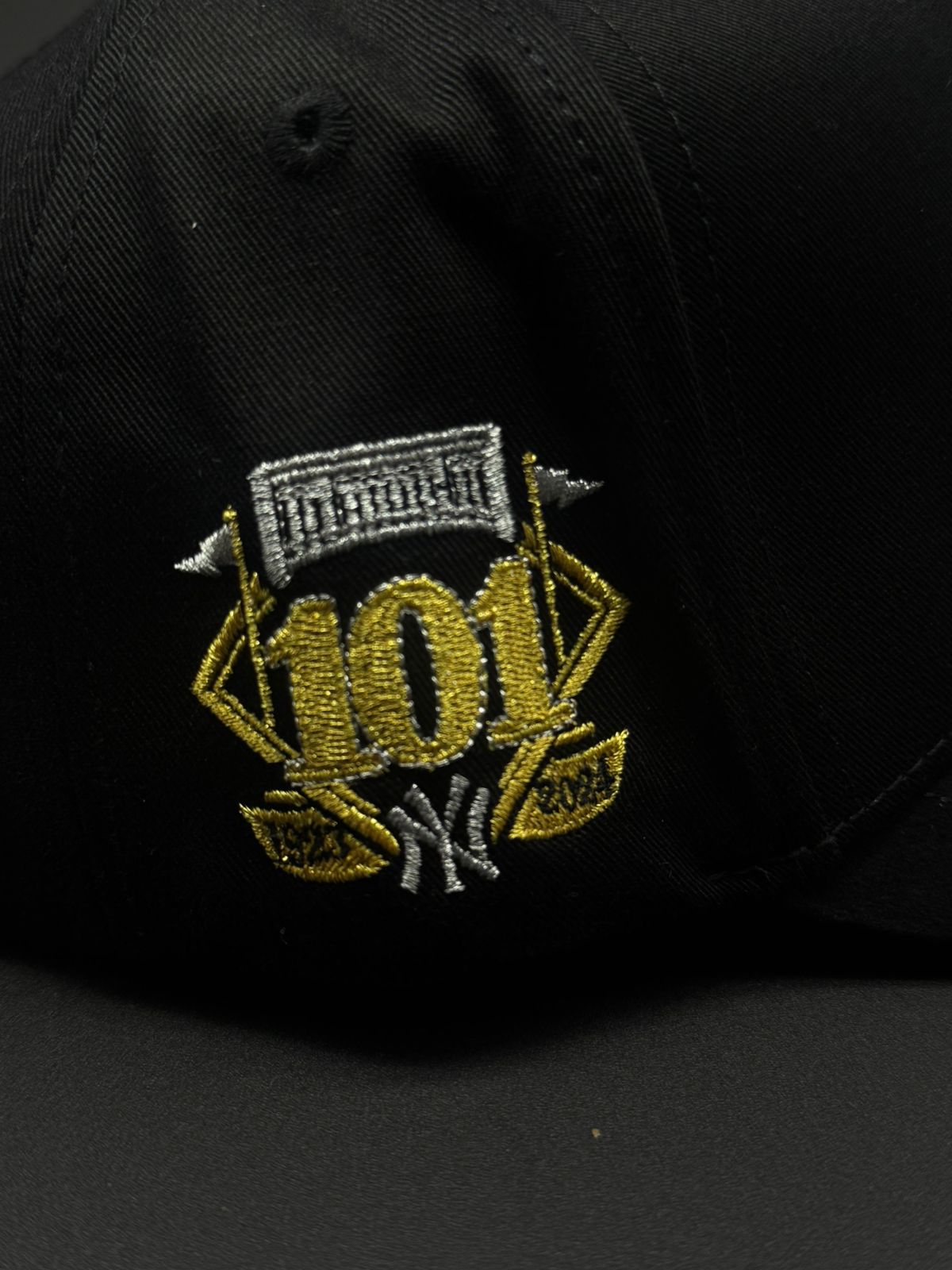 KEVIN HATS NY CRYSTALS GOLD