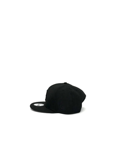 NEW ERA "BOSTON RED SOX BLACK ON BLACK 9FIFTY SNAPBACK"