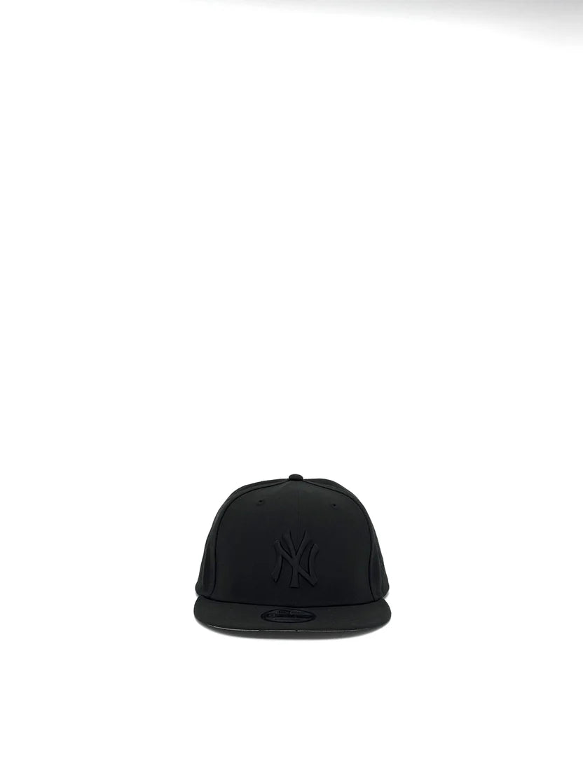 NEW YORK "YANKEES BLACK ON BLACK 9FIFTY SNAPBACK"