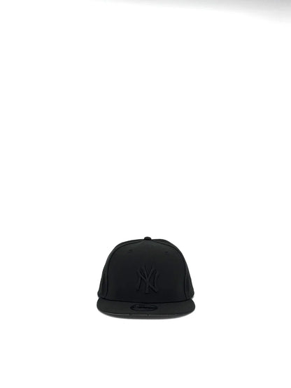 NEW YORK "YANKEES BLACK ON BLACK 9FIFTY SNAPBACK"