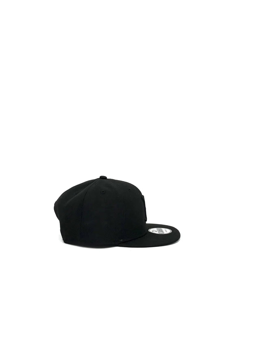 NEW ERA "BOSTON RED SOX BLACK ON BLACK 9FIFTY SNAPBACK"