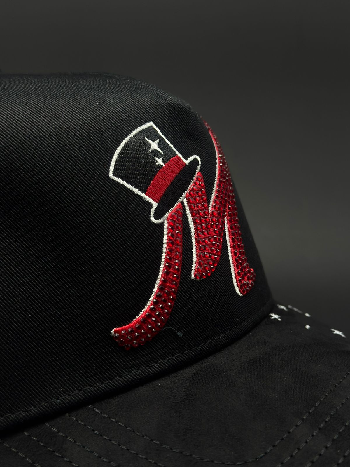 THIRTY ONE HATS MAGO RED