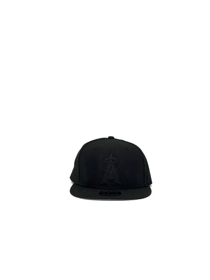 NEW ERA "LOS ANGELES ANGELS BLACK ON BLACK 9FIFTY SNAPBACK"